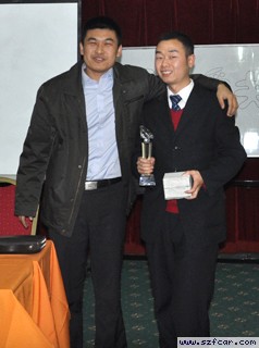 总裁为亚军获奖者颁奖